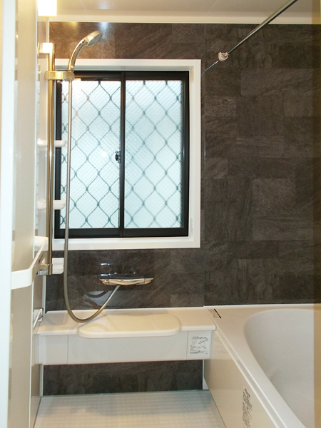 二階に水周りを新設、階段も架け替え二世帯住宅に 二階に水周りを新設、階段も架け替え二世帯住宅に